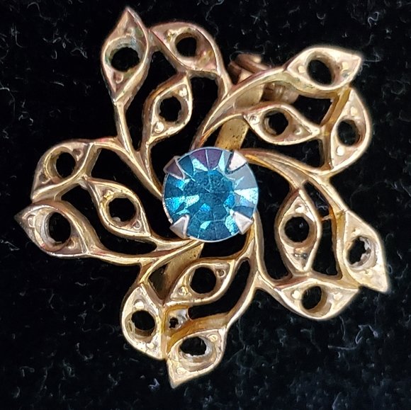 Vintage goldtone star brooch with blue rhinestone - Picture 1 of 4
